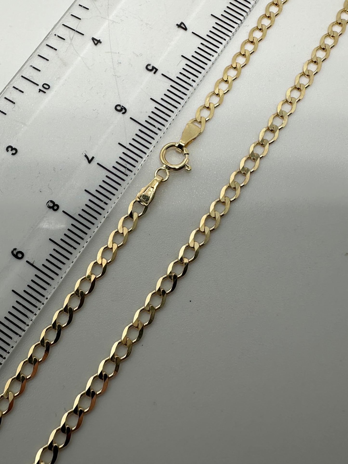 9ct Yellow Gold Flat Bevelled 2.5mm Curb Chain (193)