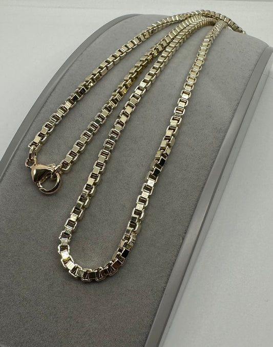 9ct Yellow Gold 2.6mm Solid Box Venetian Link Chain Various Lengths (G30V)