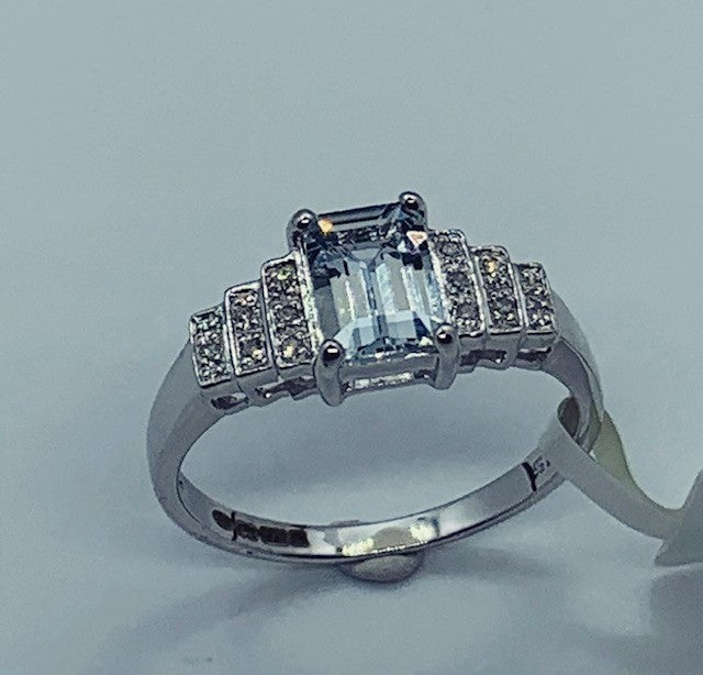 9ct White Gold Aquamarine and Diamond Ring, Ring Sizes J to Q (297)